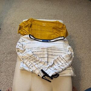 Apt. 9 Women’s Size S/M white and Yellow Elbow length/long sleeve tops.